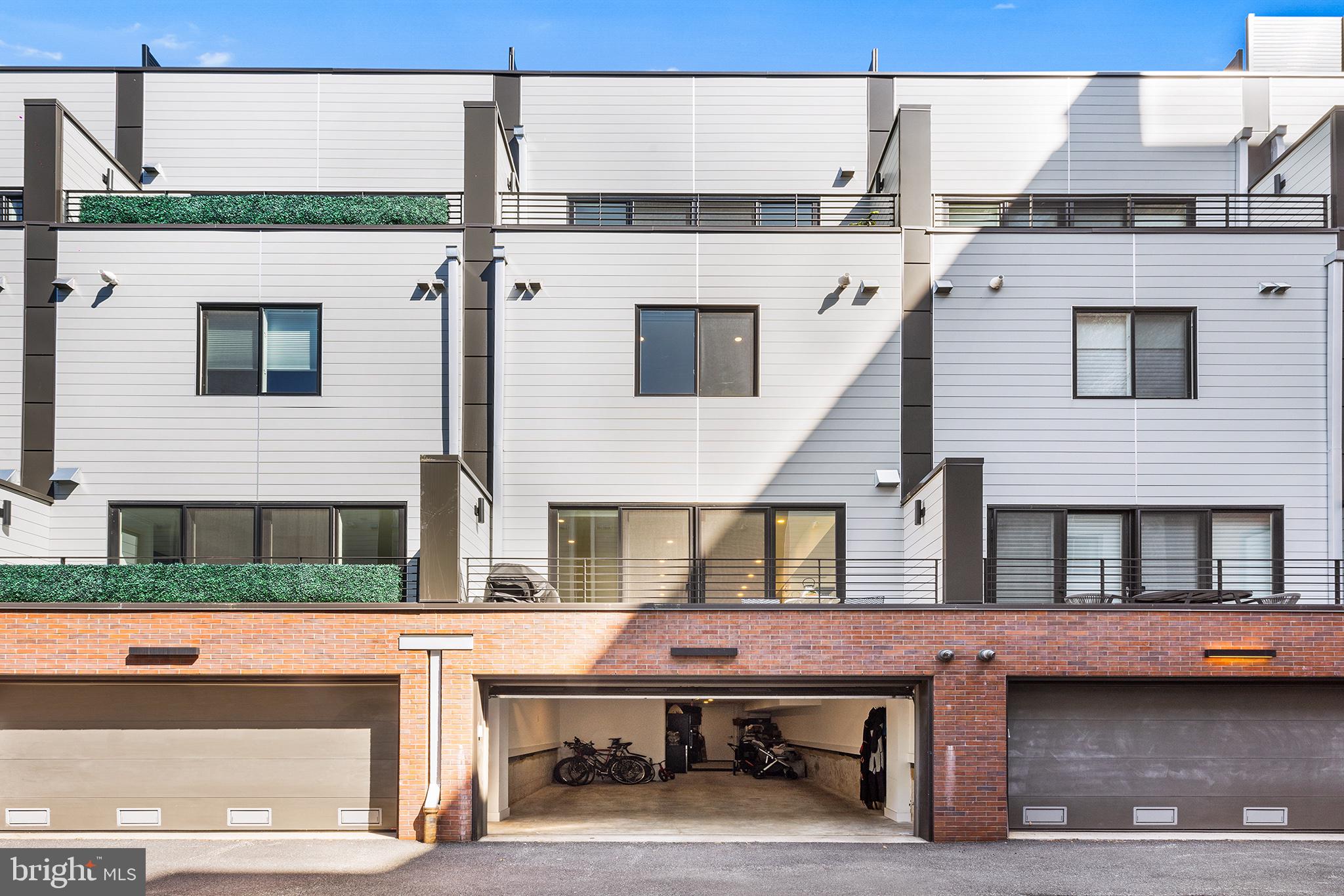 LOGAN SQUARE - Residential