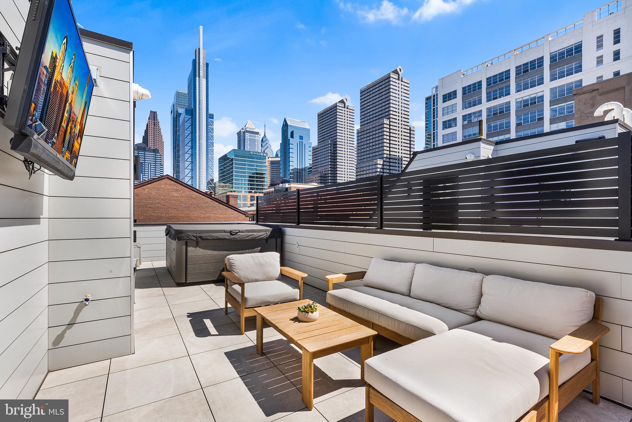 LOGAN SQUARE - Residential