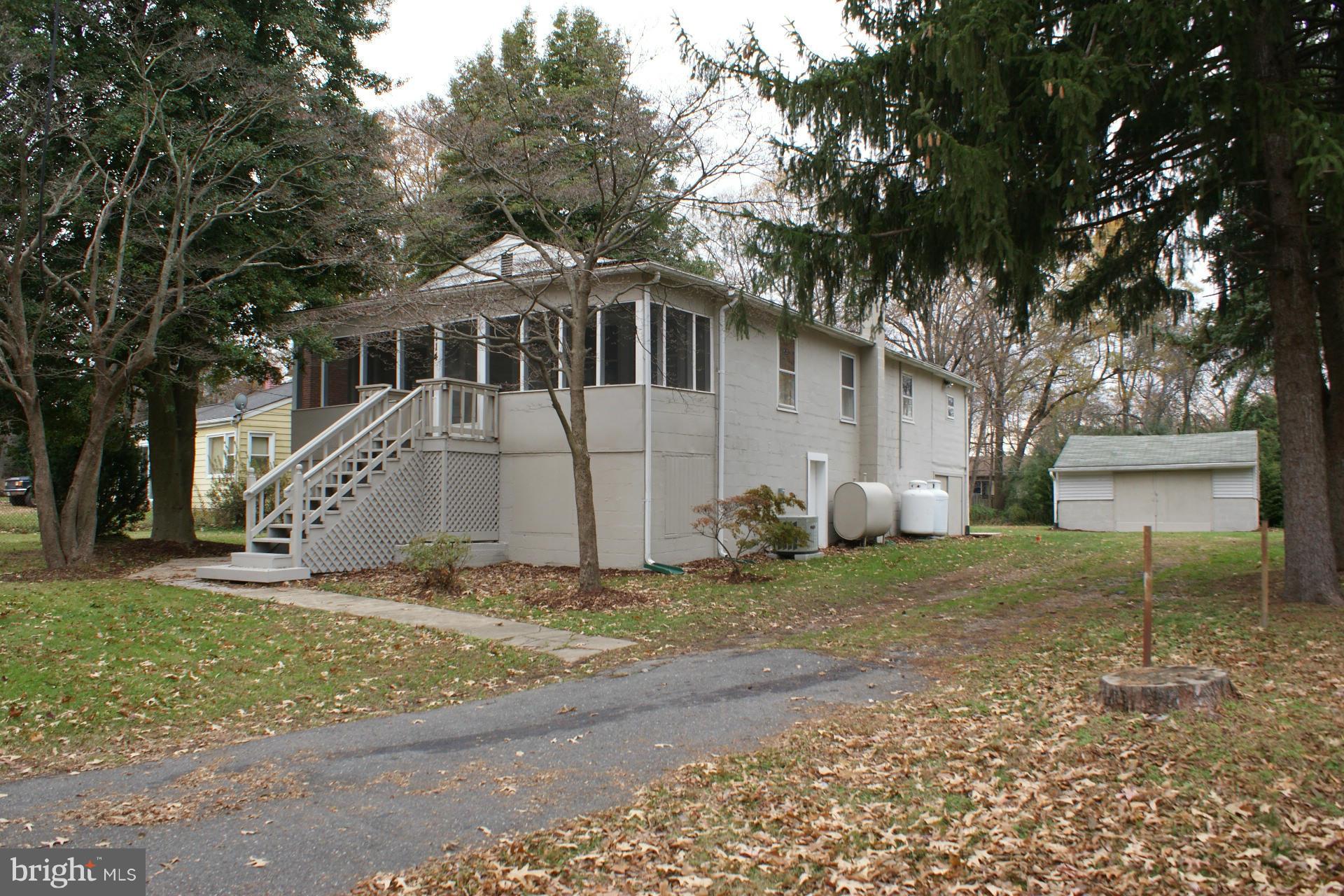 ****Rare find **** !. Single Family 3 Bedroom  Home ! **** With  Garage****!**** IN ANNE ARUNDEL COUNTY !***THIS HOME IS MOVE IN READY!!!!  AND **** A  Possible Sub Dividable Lot  ****Seller Very Easy To Work With.*