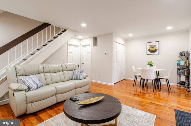 WOODSTREAM EAST - Residential Lease