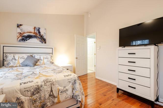 WOODSTREAM EAST - Residential Lease