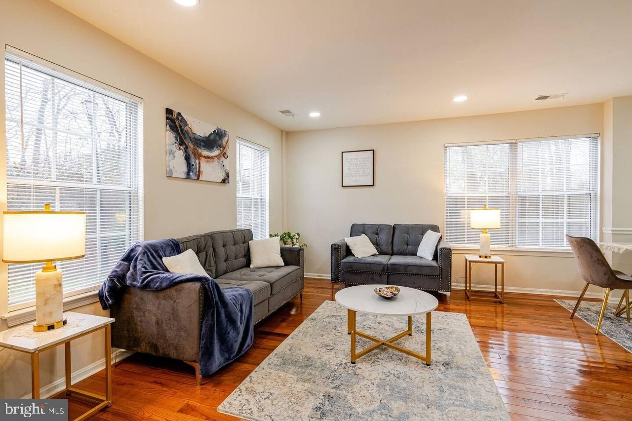 WOODSTREAM EAST - Residential Lease