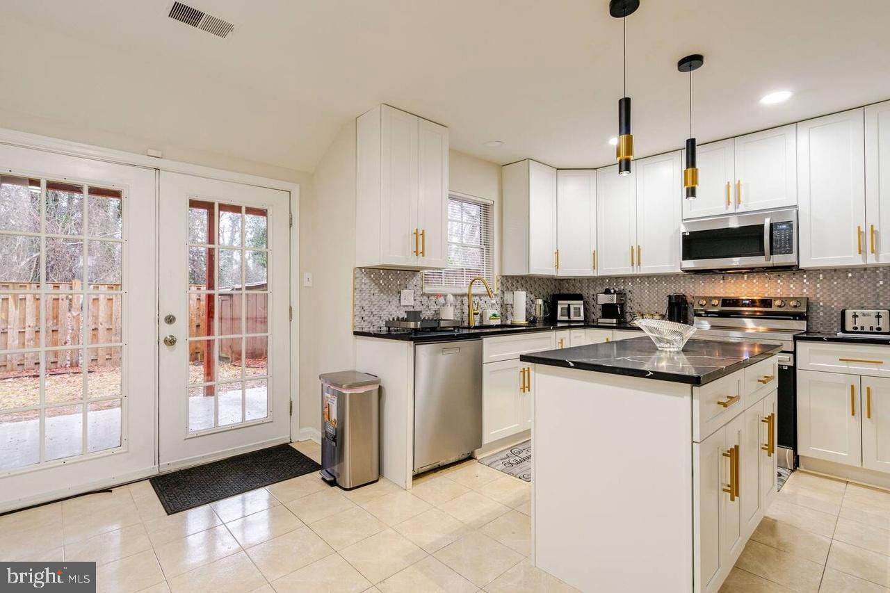 WOODSTREAM EAST - Residential Lease