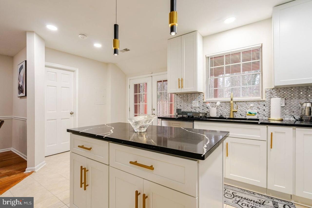 WOODSTREAM EAST - Residential Lease