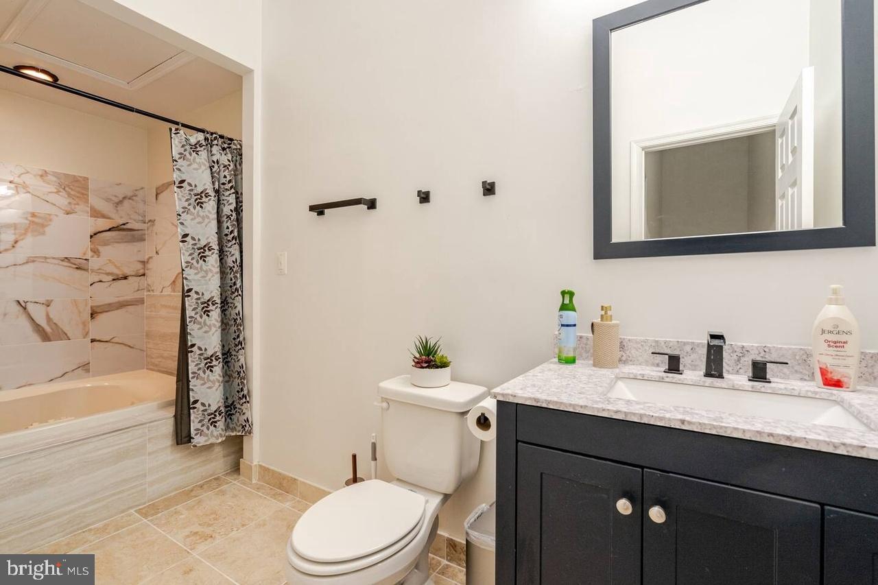 WOODSTREAM EAST - Residential Lease