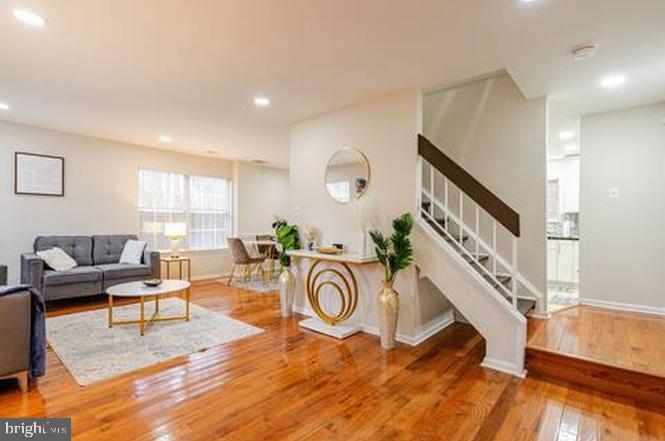 WOODSTREAM EAST - Residential Lease
