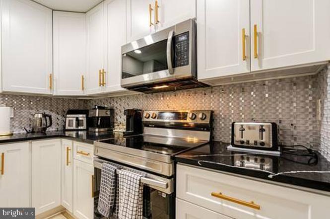 WOODSTREAM EAST - Residential Lease
