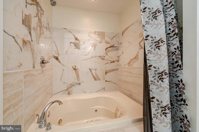 WOODSTREAM EAST - Residential Lease