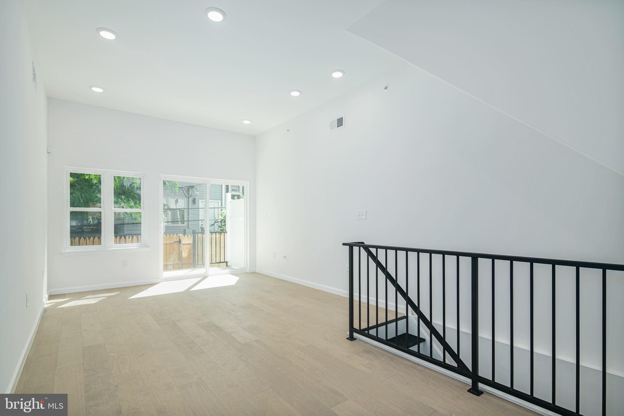GRAYS FERRY - Commercial Sale