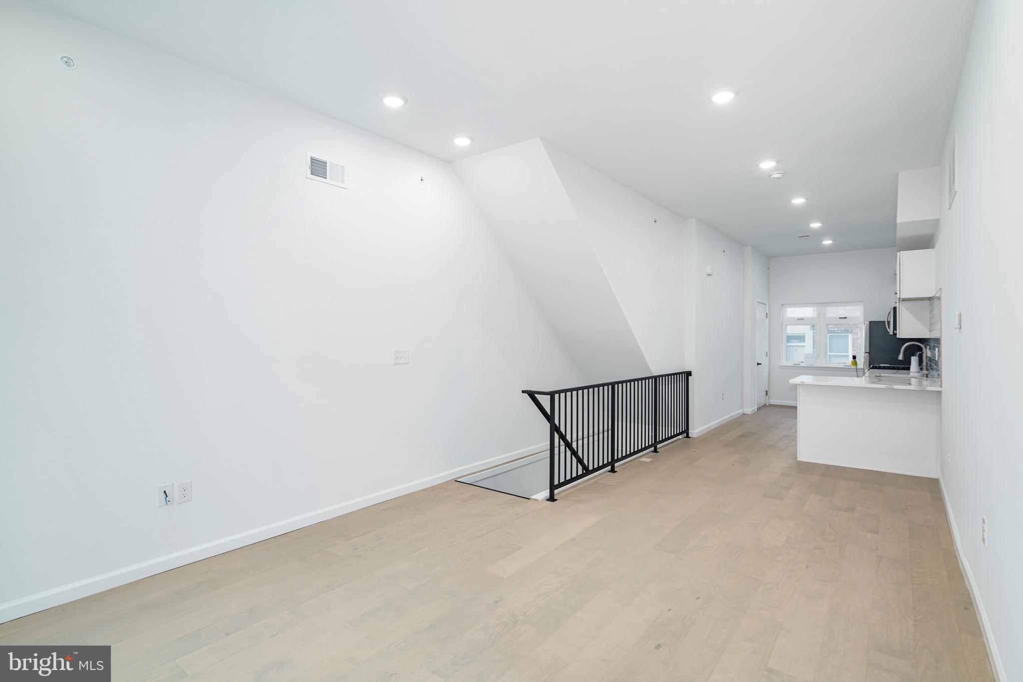 GRAYS FERRY - Commercial Sale