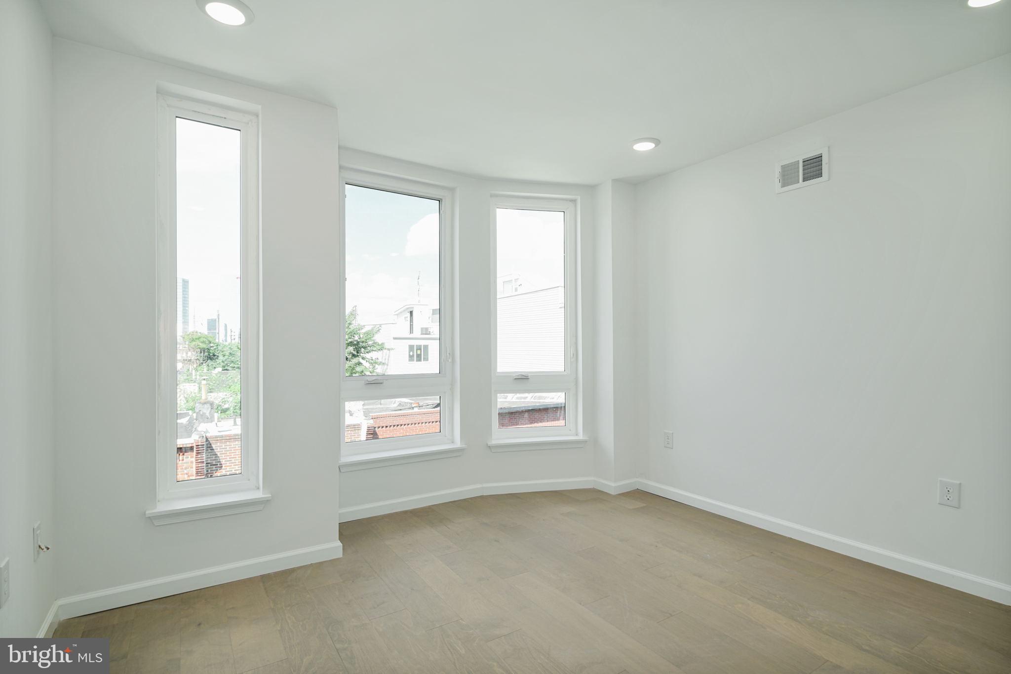 GRAYS FERRY - Commercial Sale