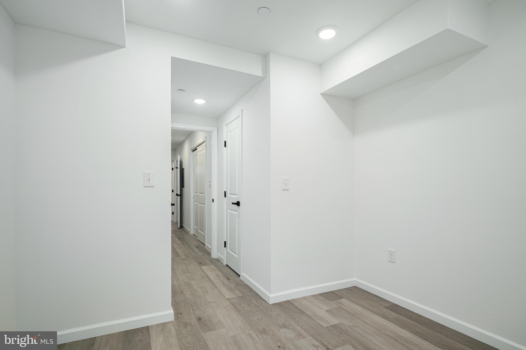 GRAYS FERRY - Commercial Sale