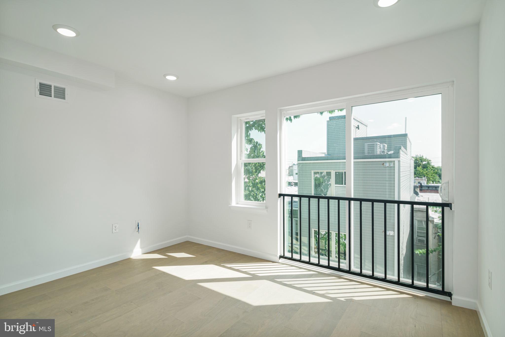 GRAYS FERRY - Commercial Sale