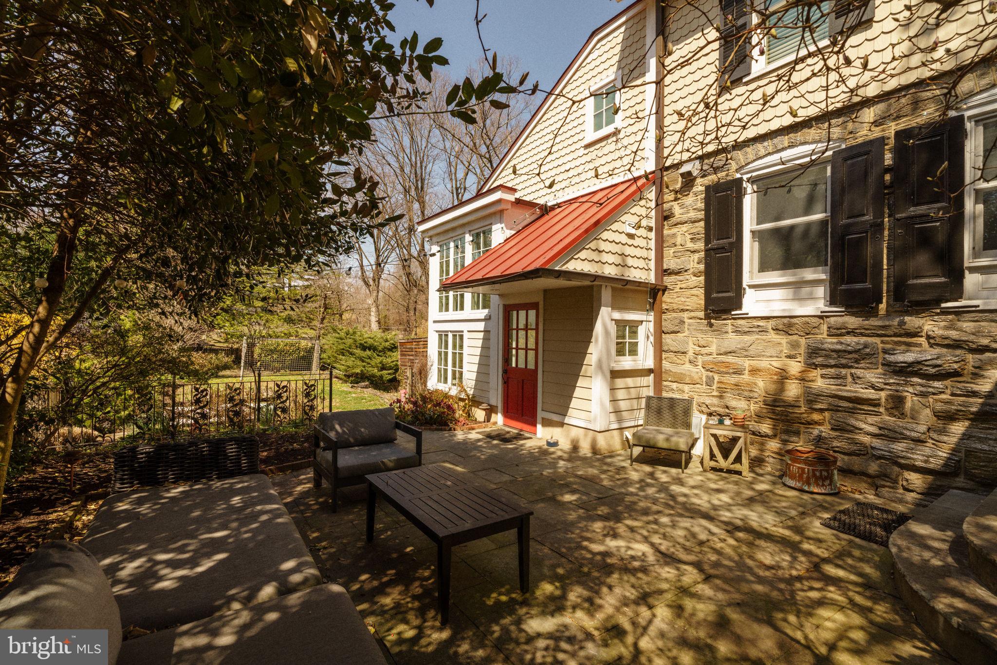 CHESTNUT HILL - Residential