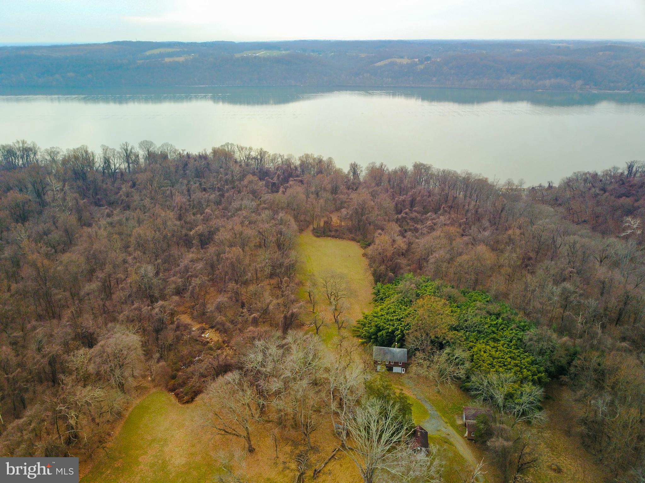 BAINBRIDGE - Land