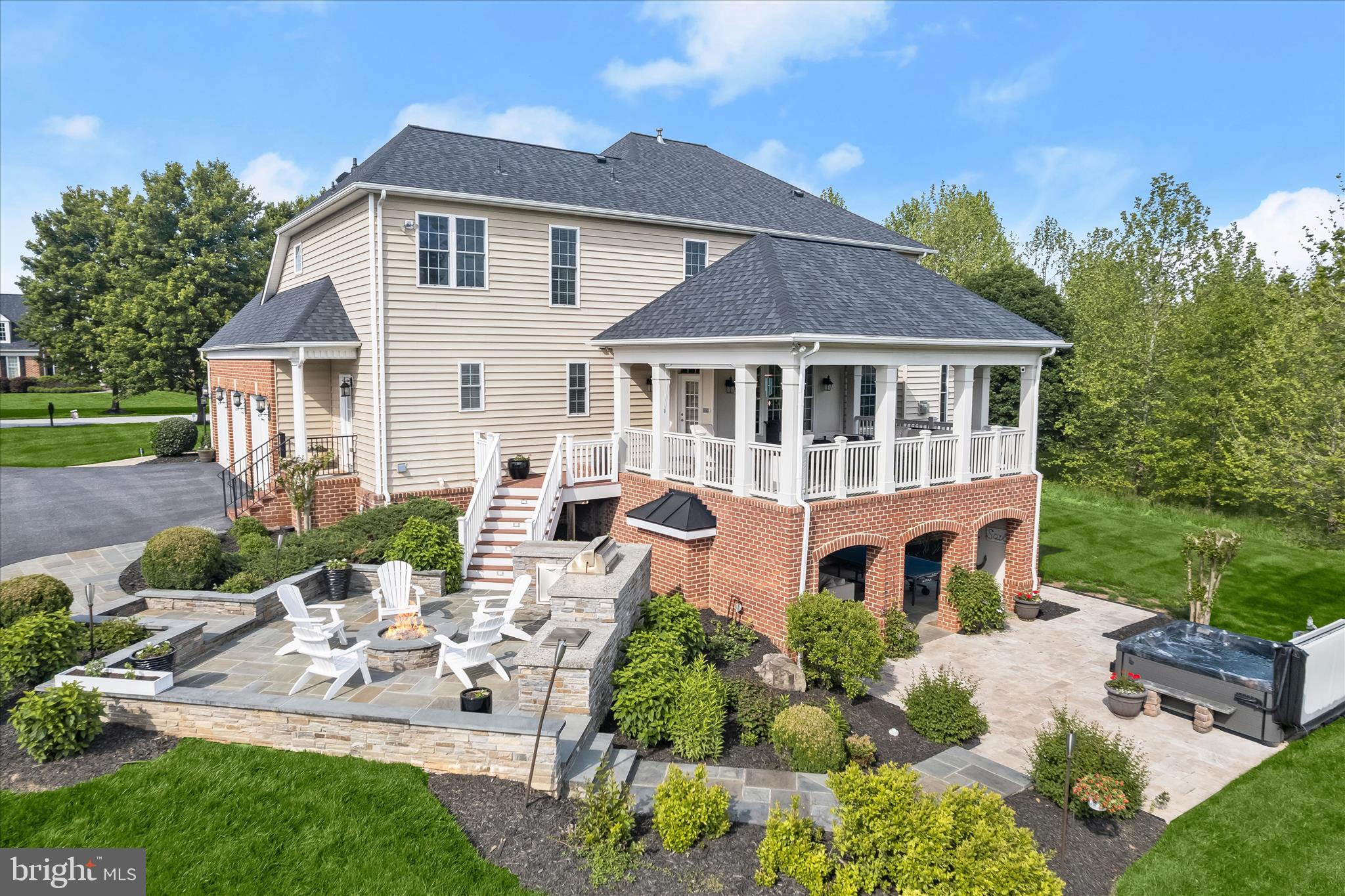 CLOVERFIELD - Residential
