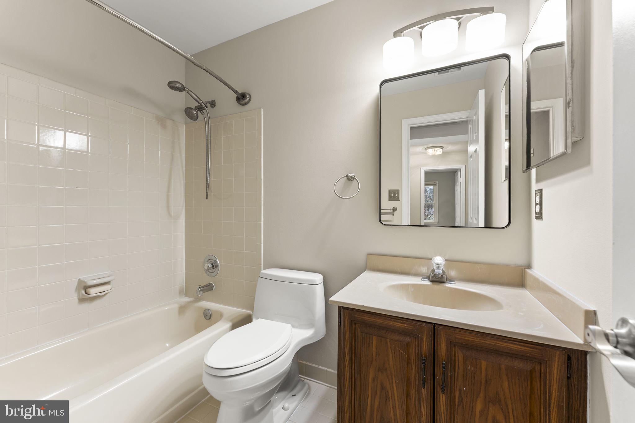 LAKEWOOD HILLS - Residential