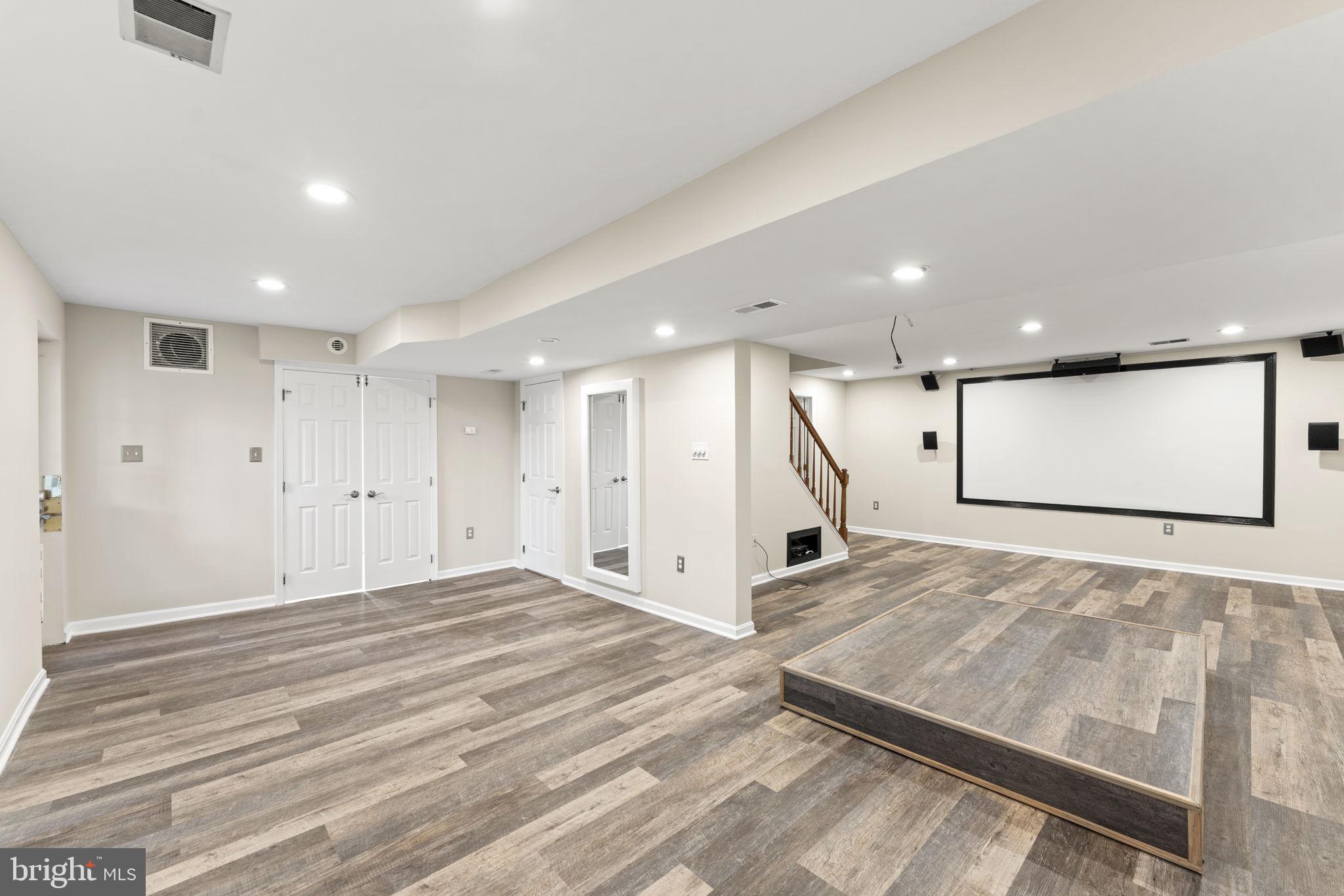 LAKEWOOD HILLS - Residential