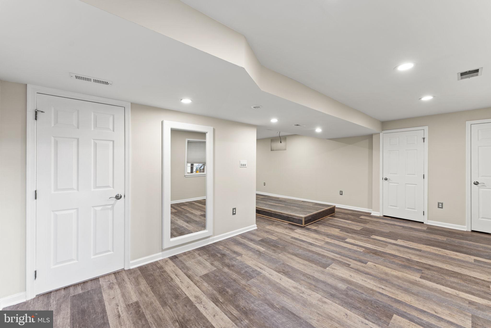 LAKEWOOD HILLS - Residential