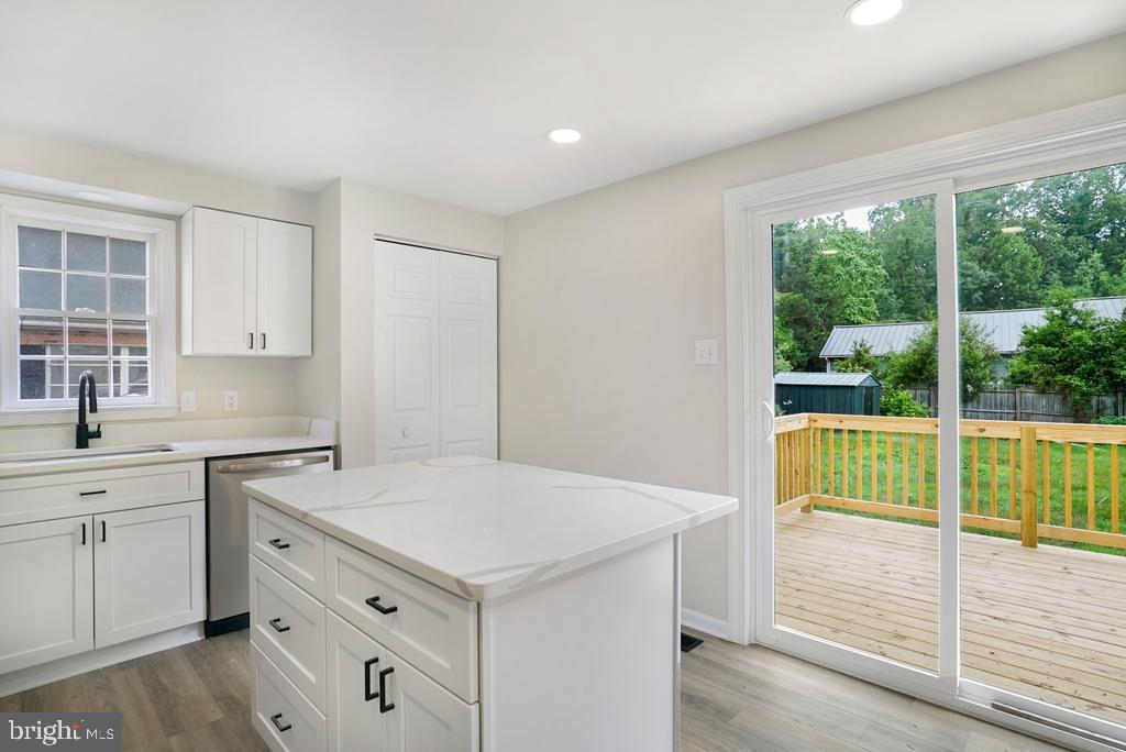 HOLLYWOOD SHORES - Residential