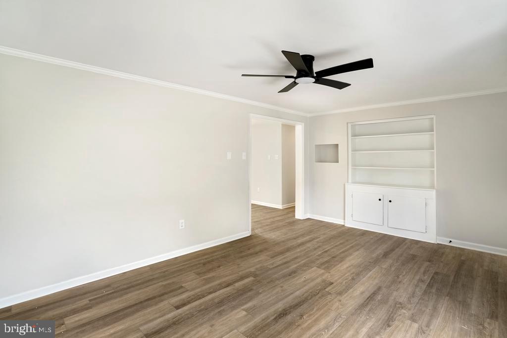 HOLLYWOOD SHORES - Residential