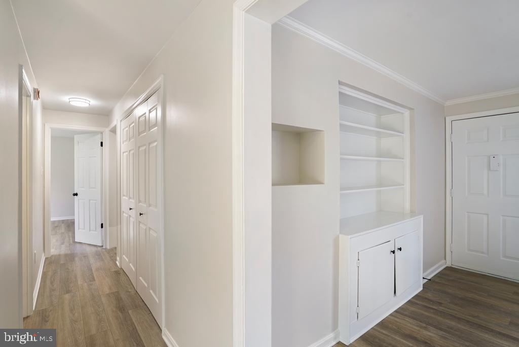 HOLLYWOOD SHORES - Residential