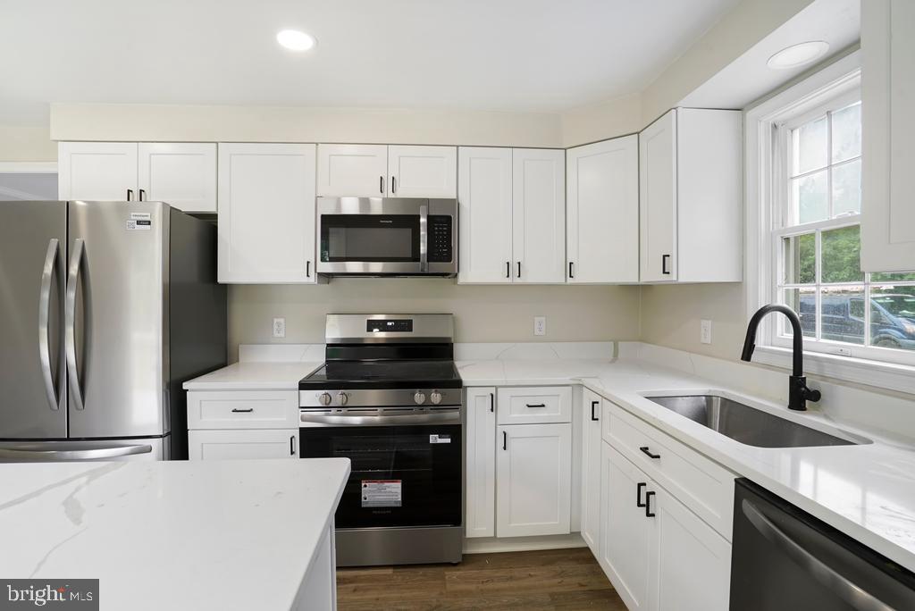 HOLLYWOOD SHORES - Residential