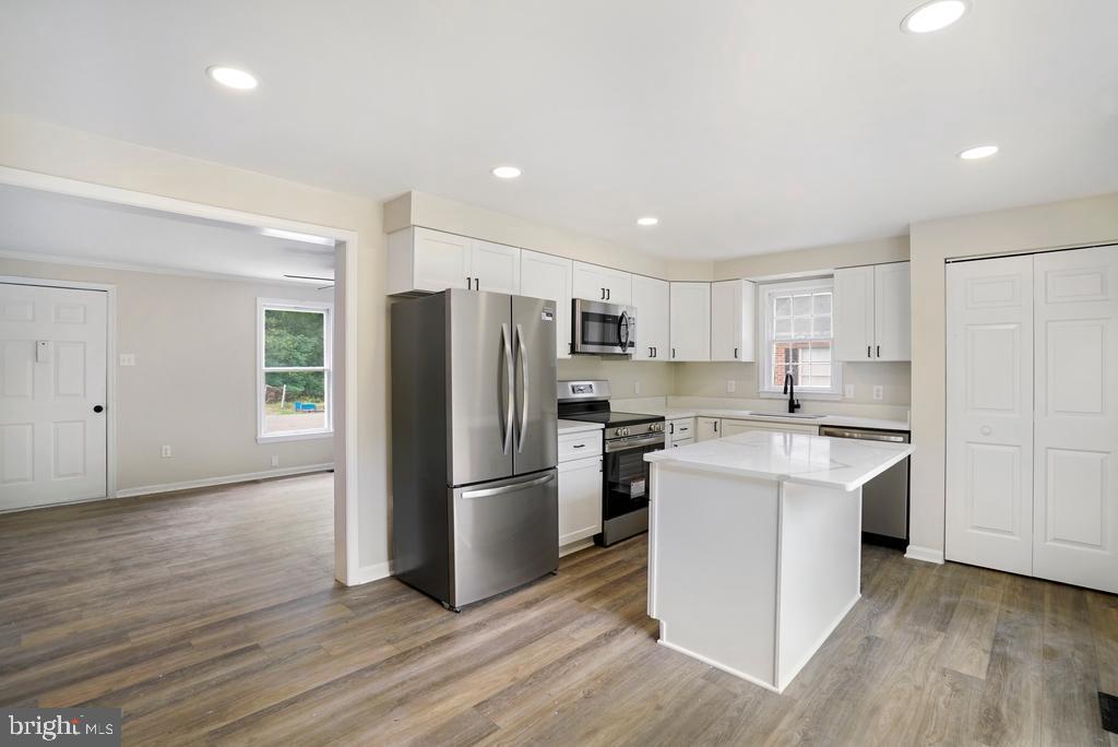 HOLLYWOOD SHORES - Residential