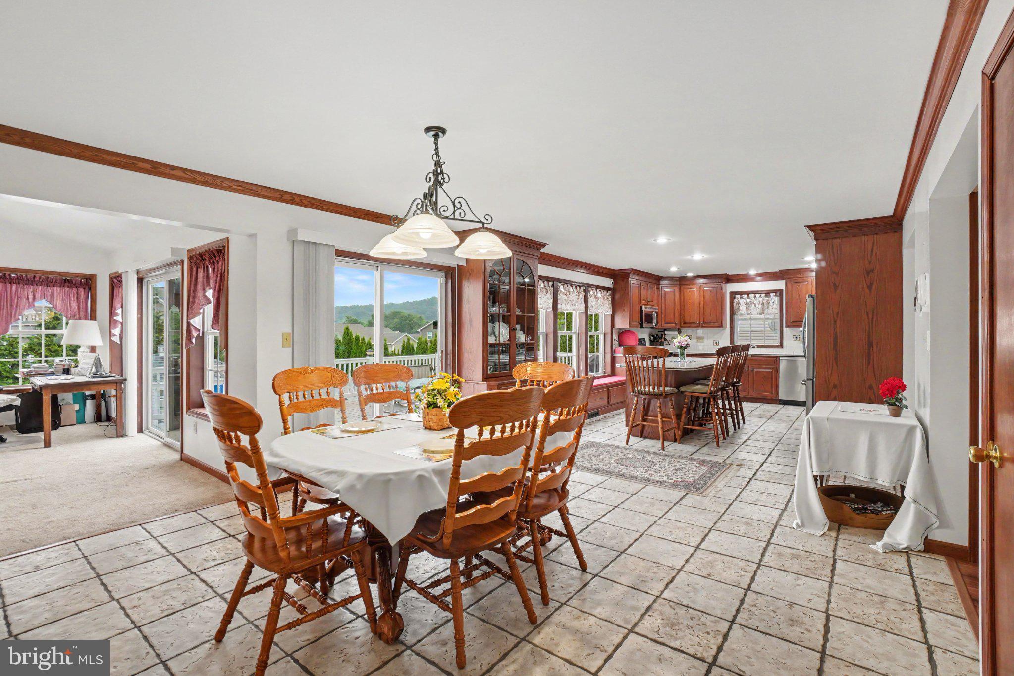COUNTRY MEADOWS - Residential
