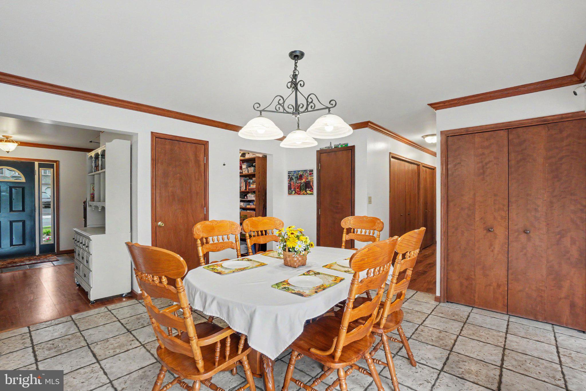 COUNTRY MEADOWS - Residential