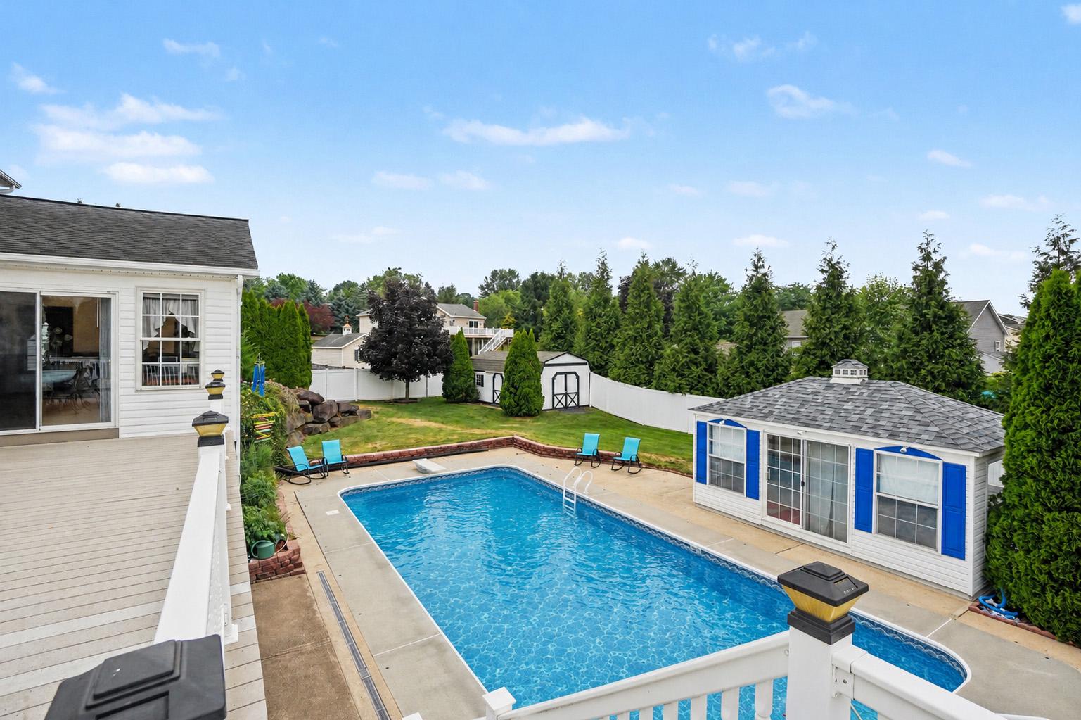COUNTRY MEADOWS - Residential