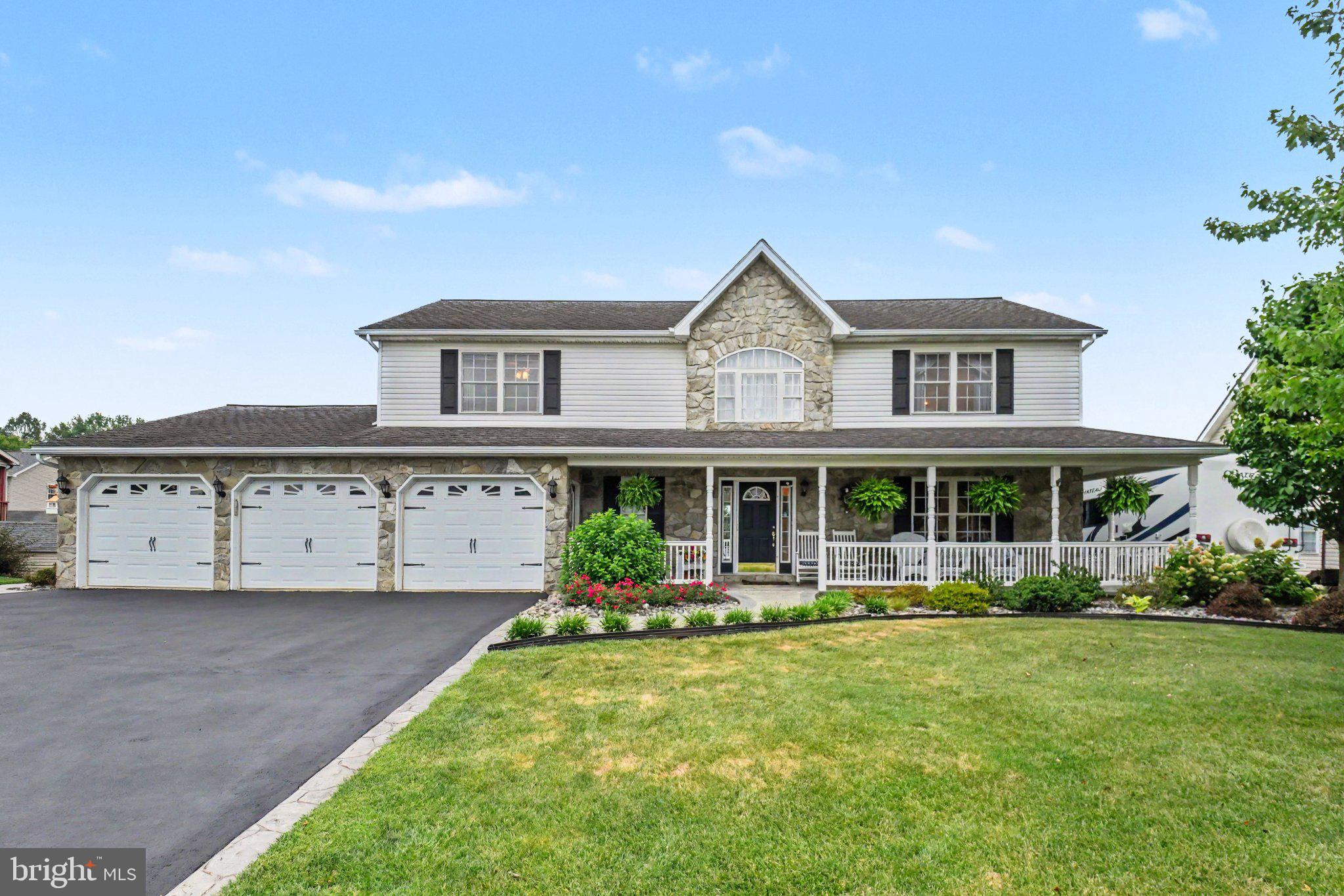COUNTRY MEADOWS - Residential