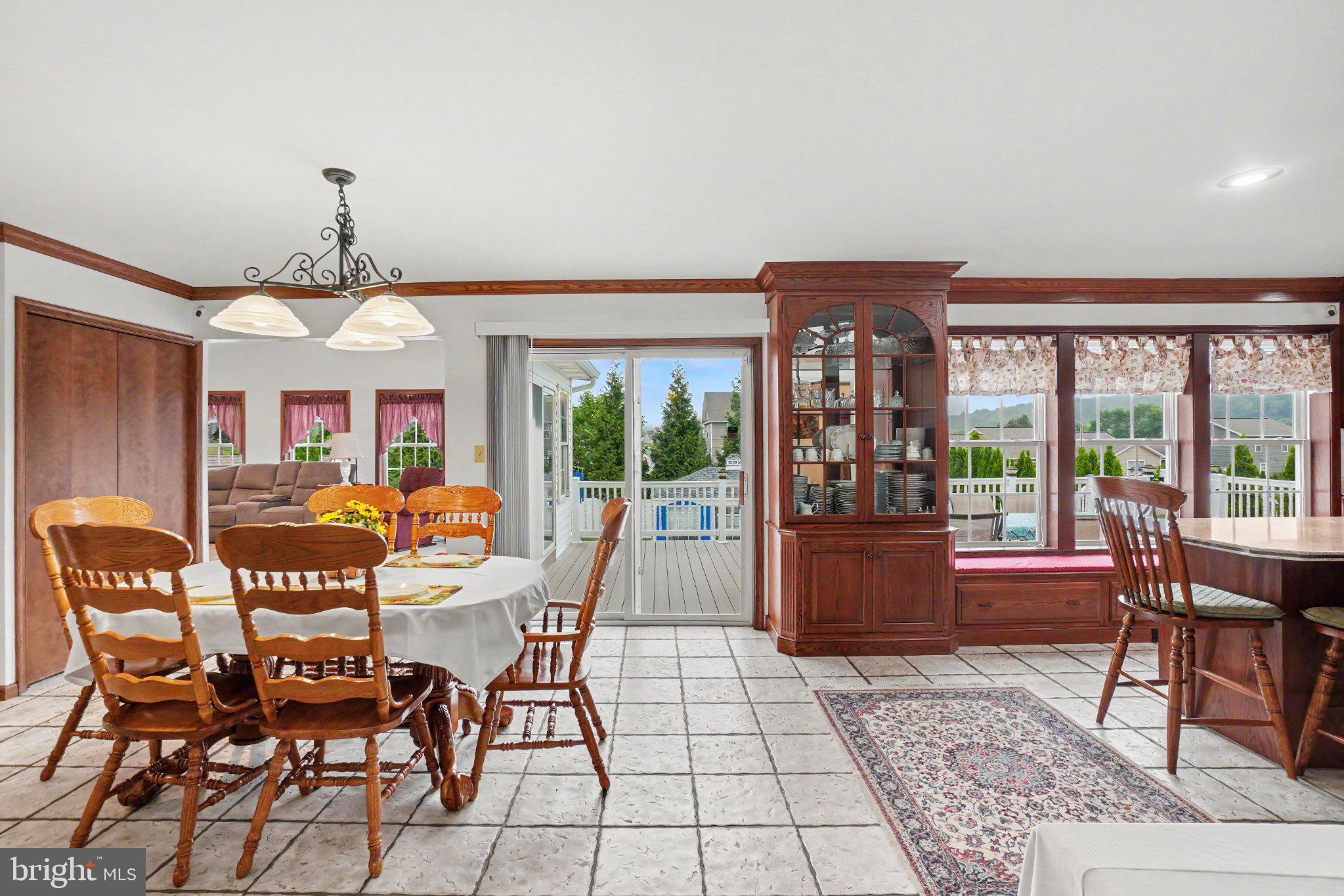 COUNTRY MEADOWS - Residential