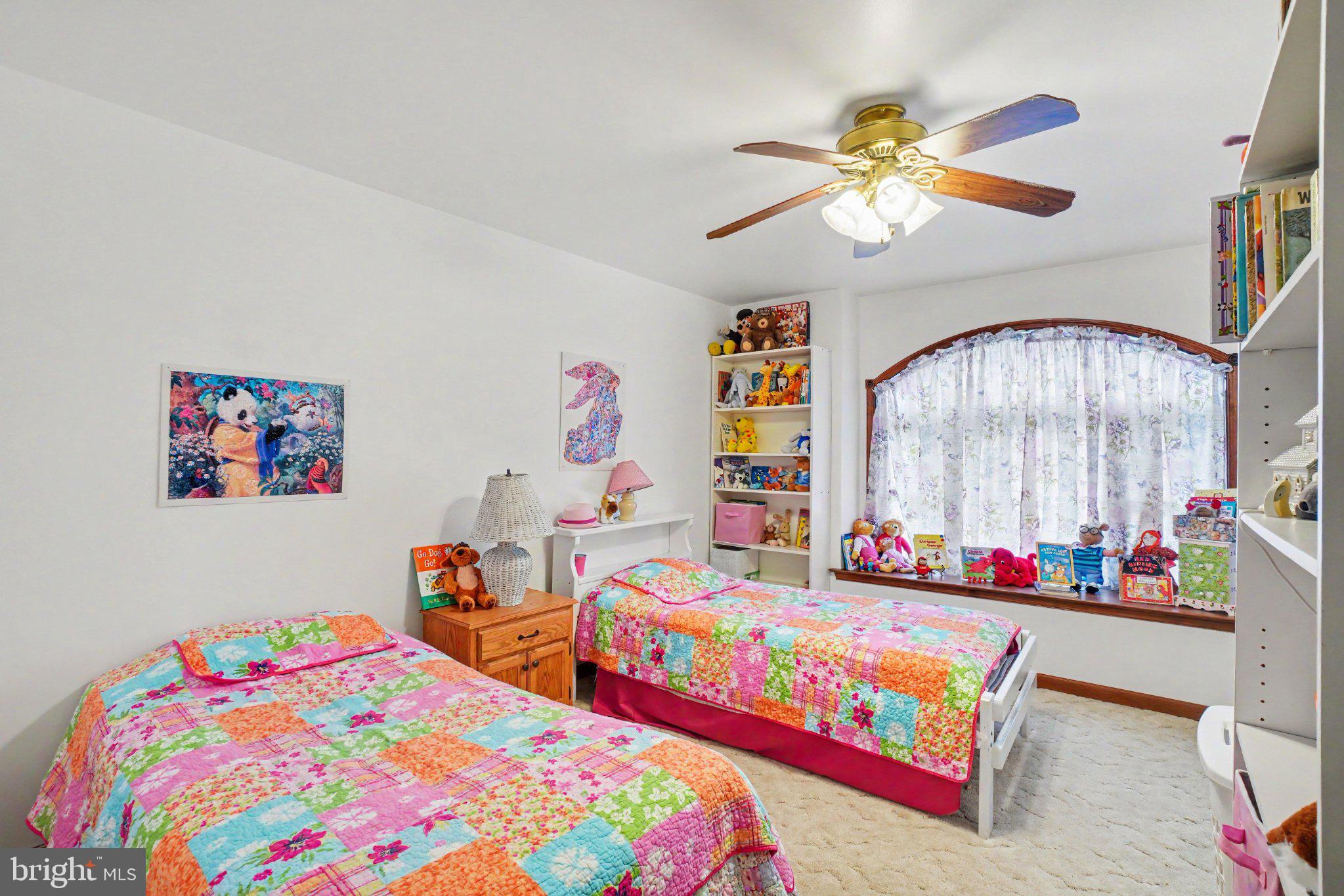 COUNTRY MEADOWS - Residential