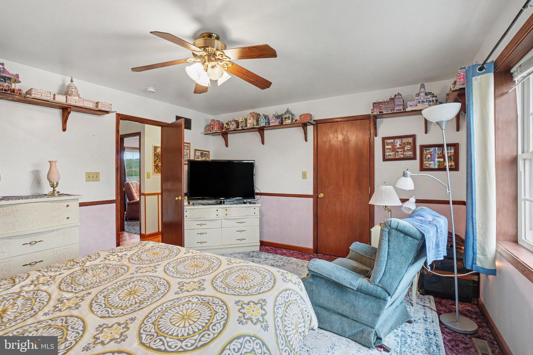COUNTRY MEADOWS - Residential