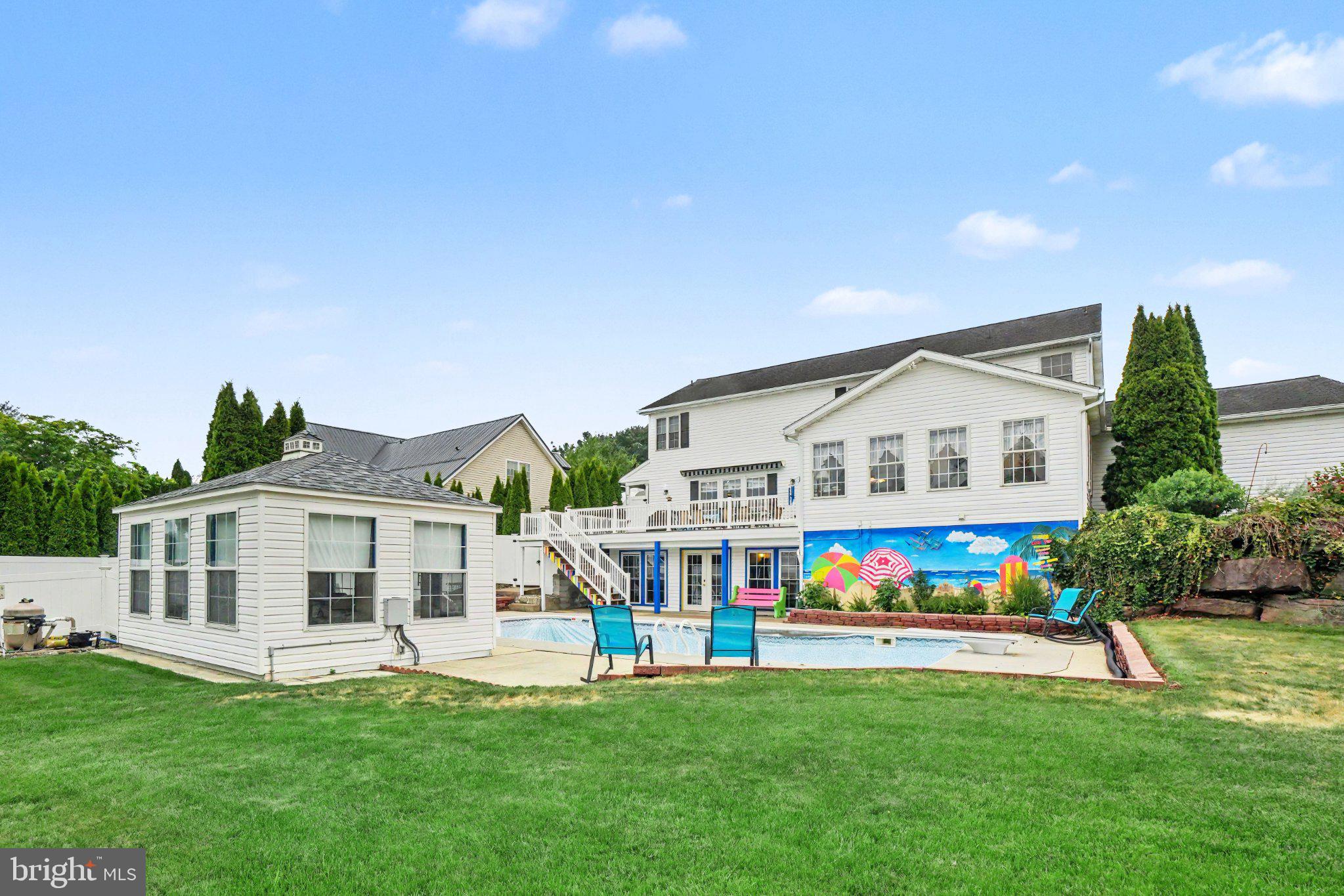 COUNTRY MEADOWS - Residential