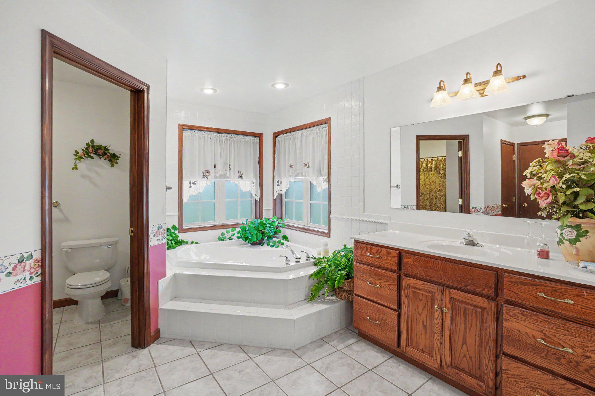 COUNTRY MEADOWS - Residential