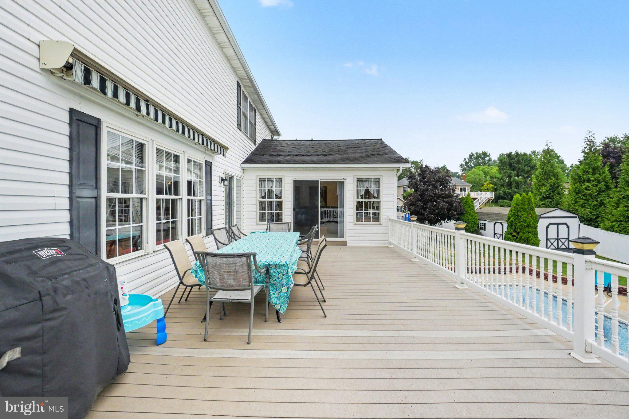 COUNTRY MEADOWS - Residential