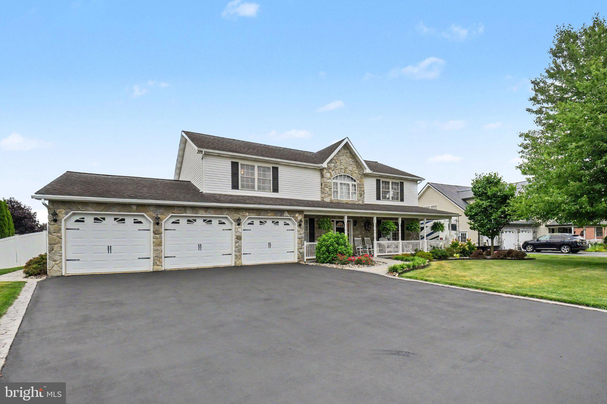 COUNTRY MEADOWS - Residential