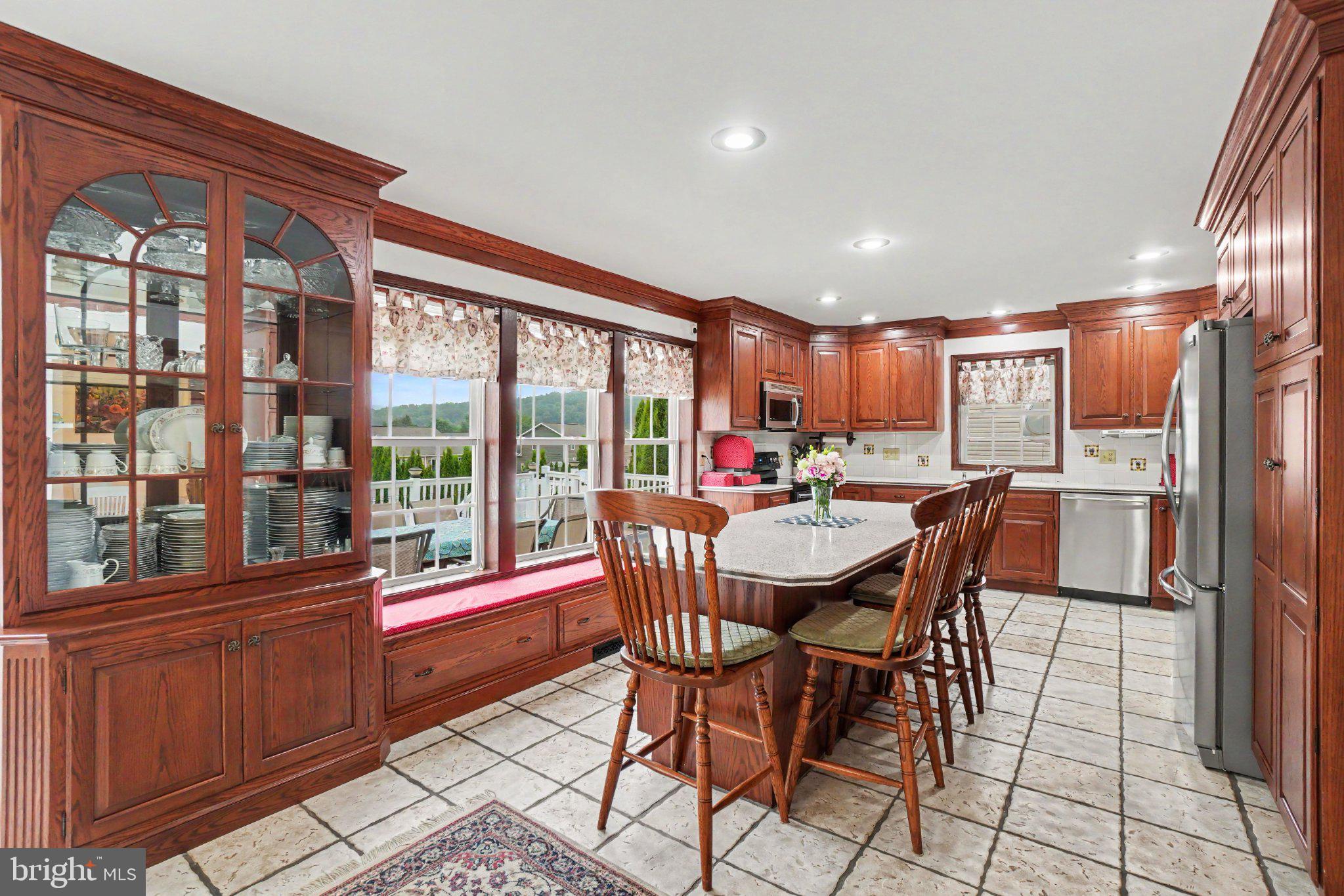 COUNTRY MEADOWS - Residential