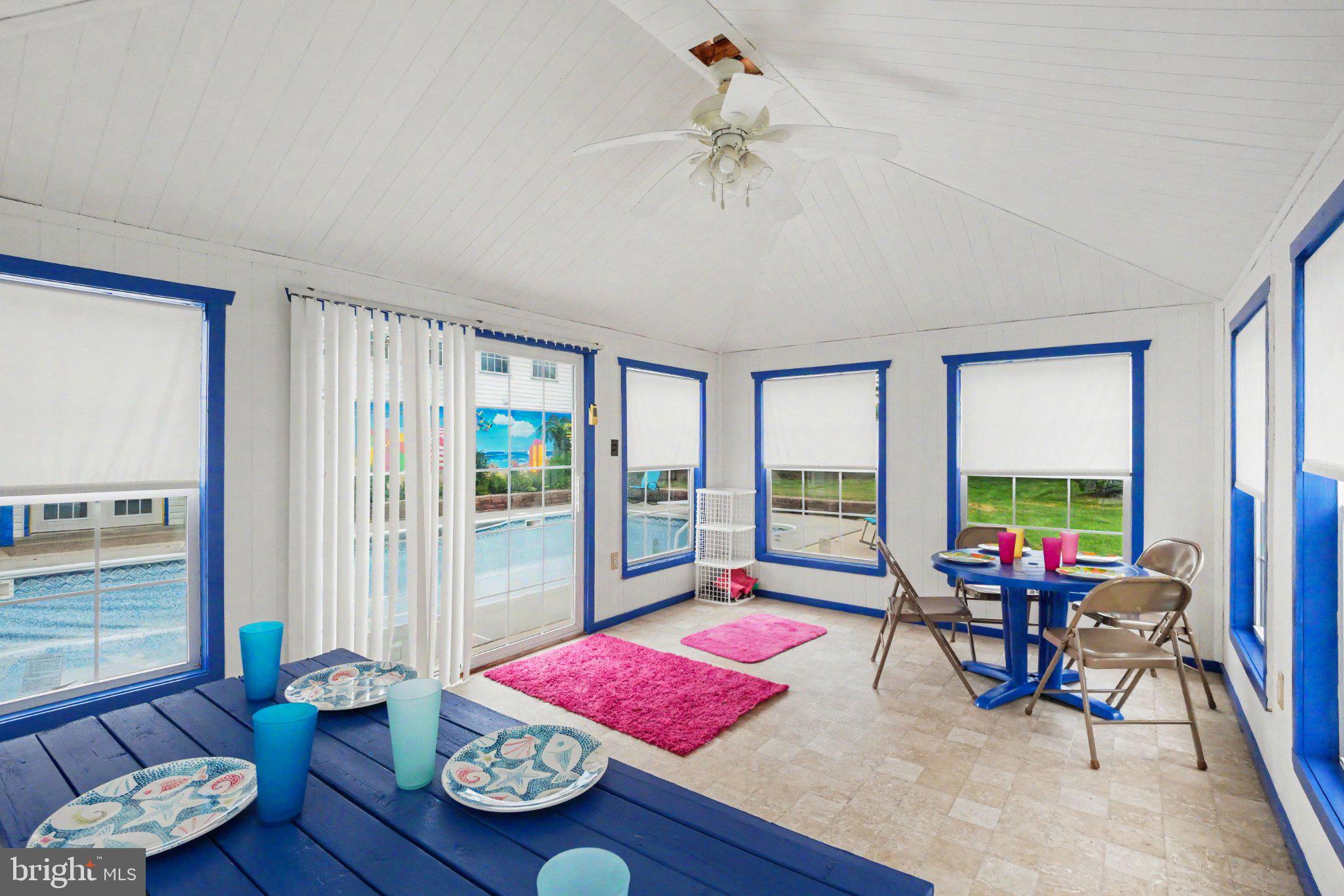 COUNTRY MEADOWS - Residential