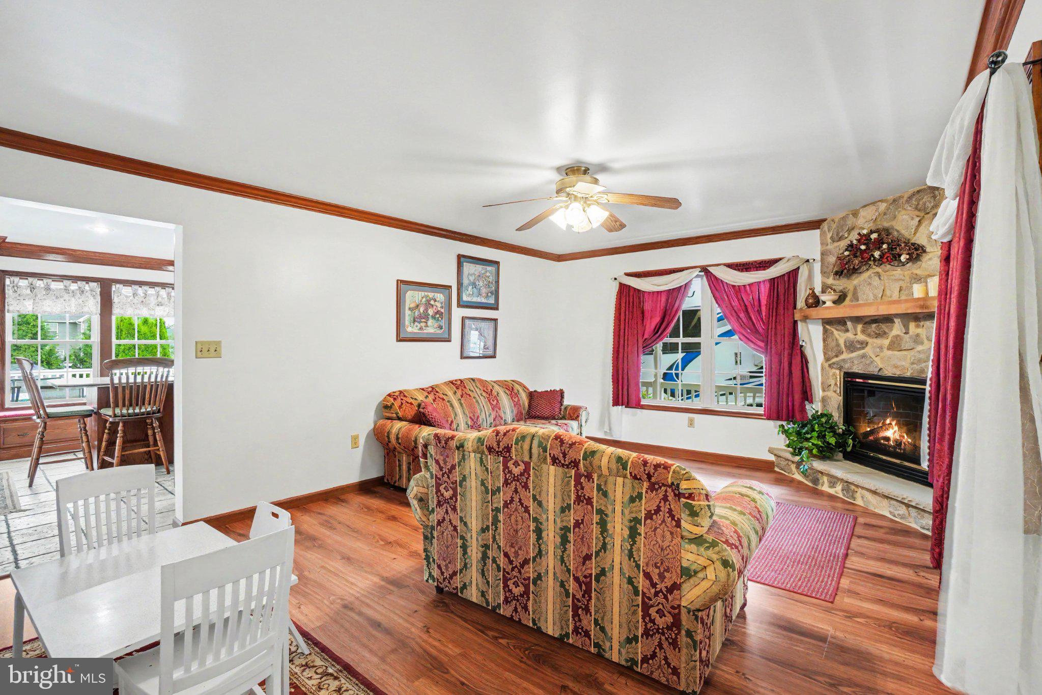COUNTRY MEADOWS - Residential
