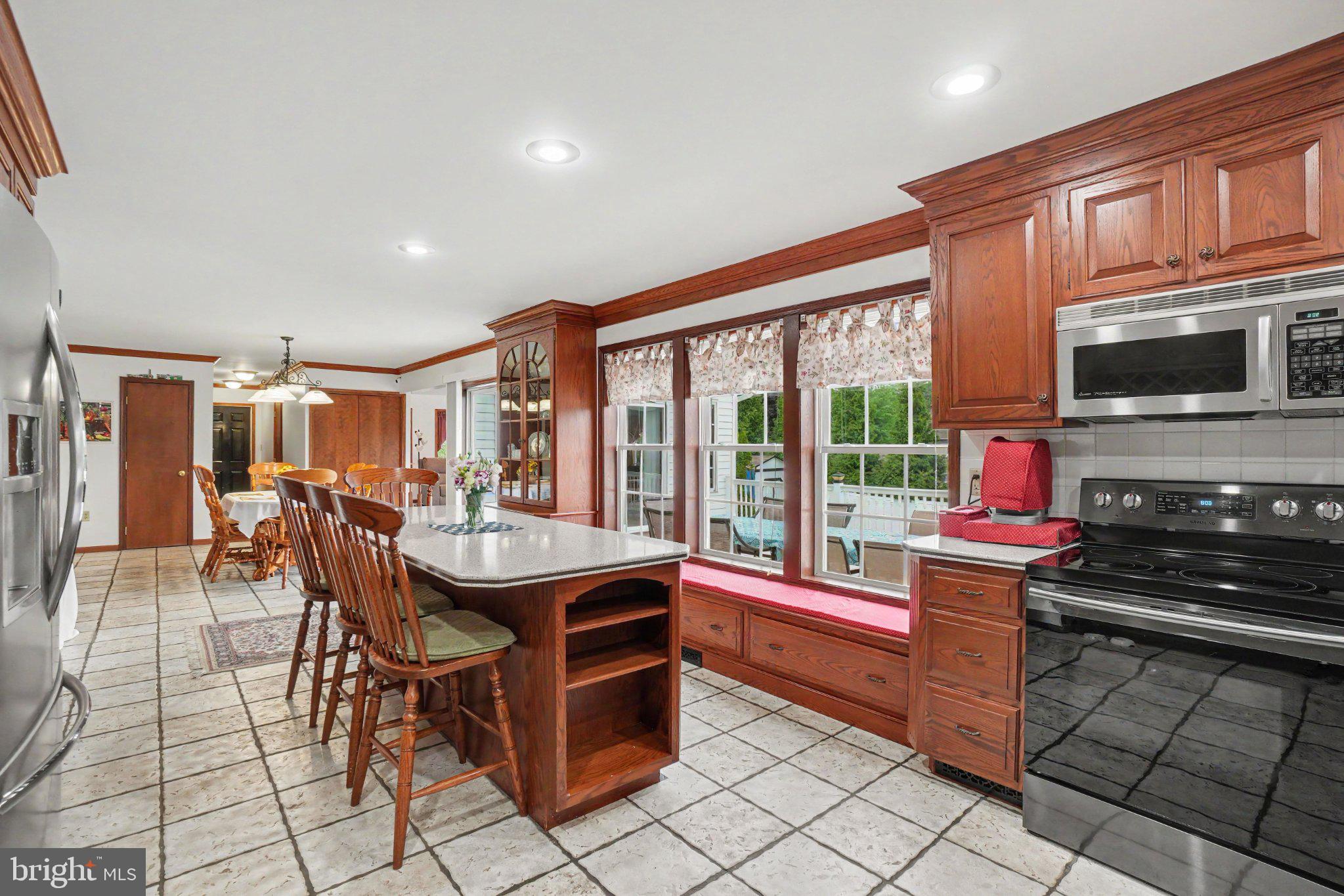 COUNTRY MEADOWS - Residential
