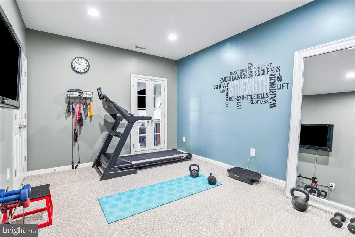 HOLLY HILLS - Residential