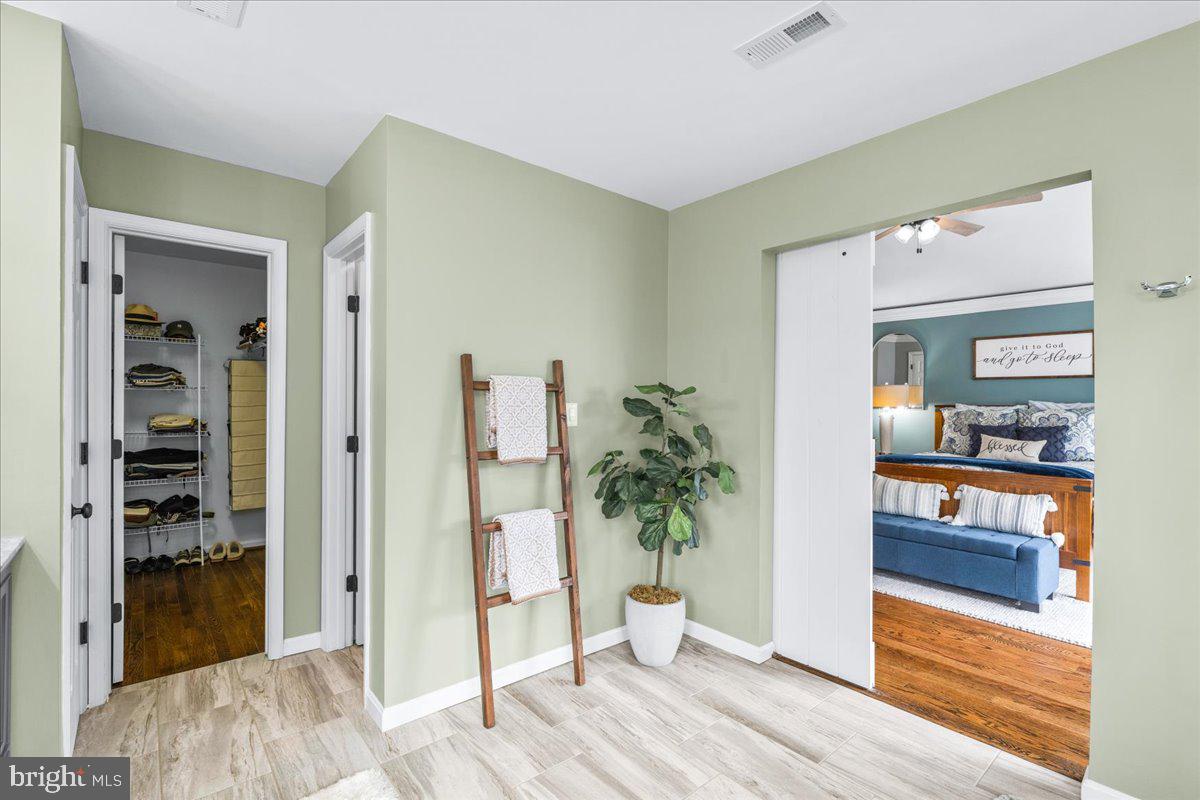 HOLLY HILLS - Residential