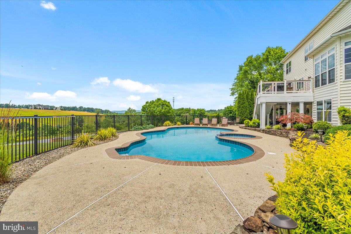 HOLLY HILLS - Residential