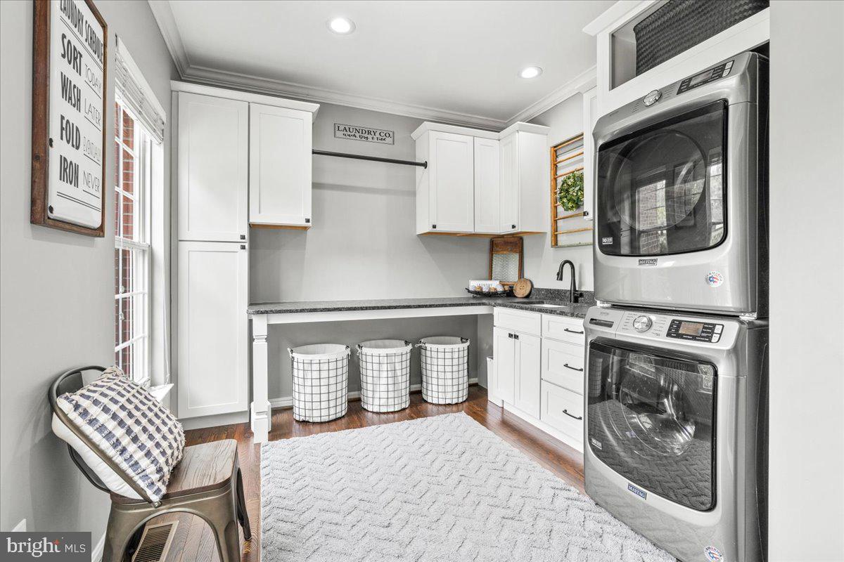 HOLLY HILLS - Residential