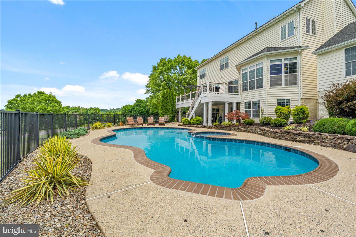 HOLLY HILLS - Residential