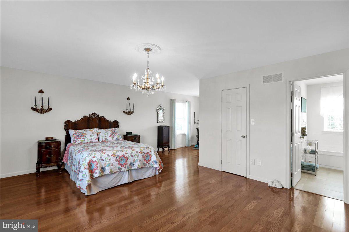 MEADOWBROOK - Residential