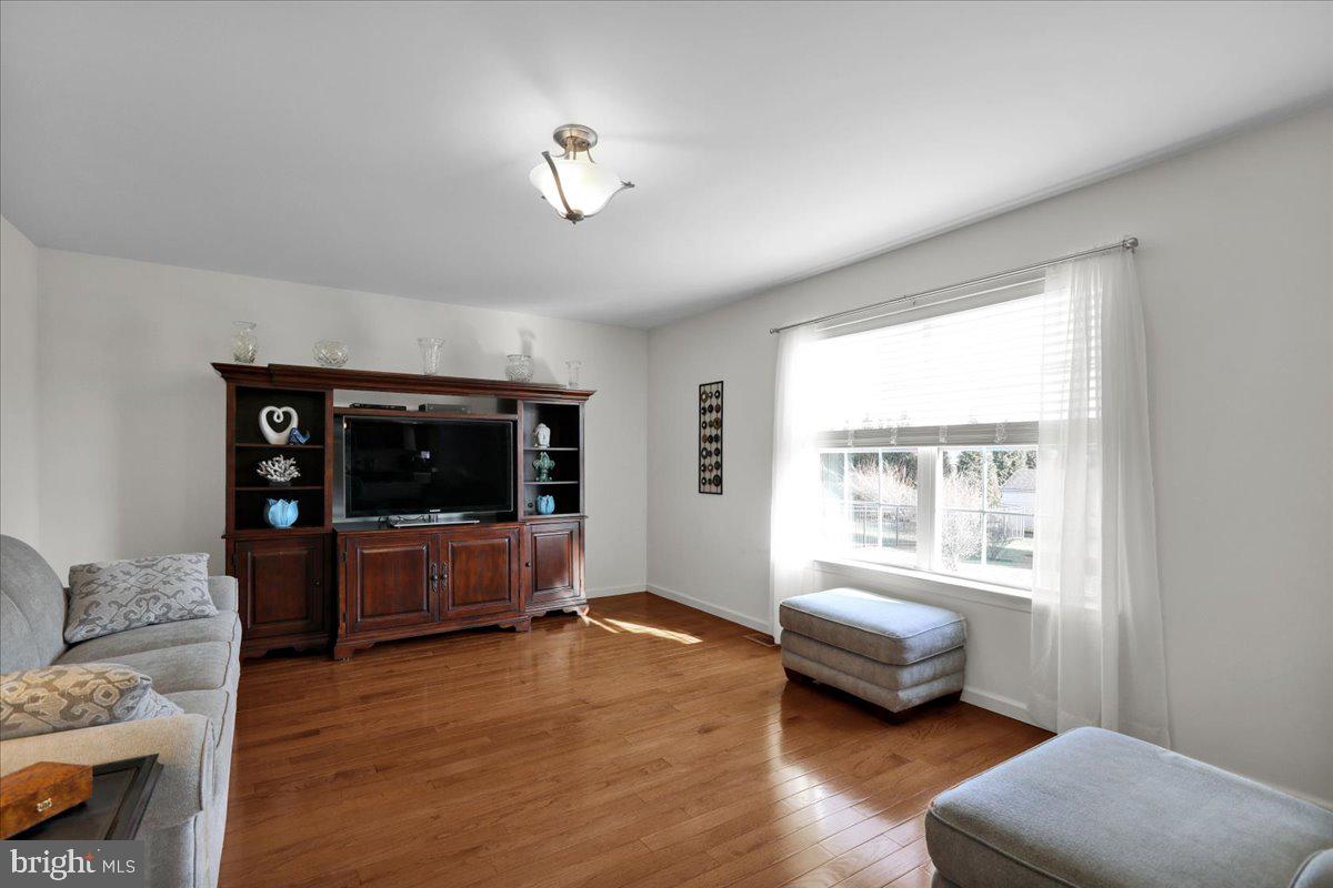 MEADOWBROOK - Residential